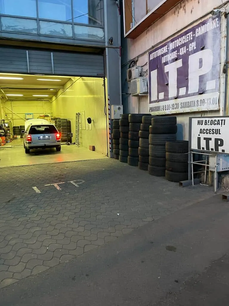 Intrarea in statia ITP Vitan 273 din Sector 3, Bucuresti