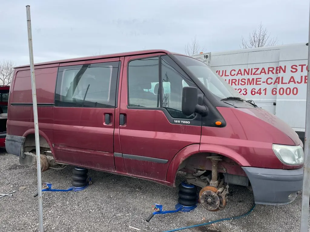Roata demontata la o interventie de vulcanizare mobila