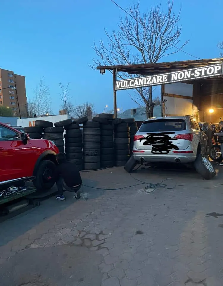 Vulcanizare non stop pe Calea Vitan 273, Bucuresti, seara